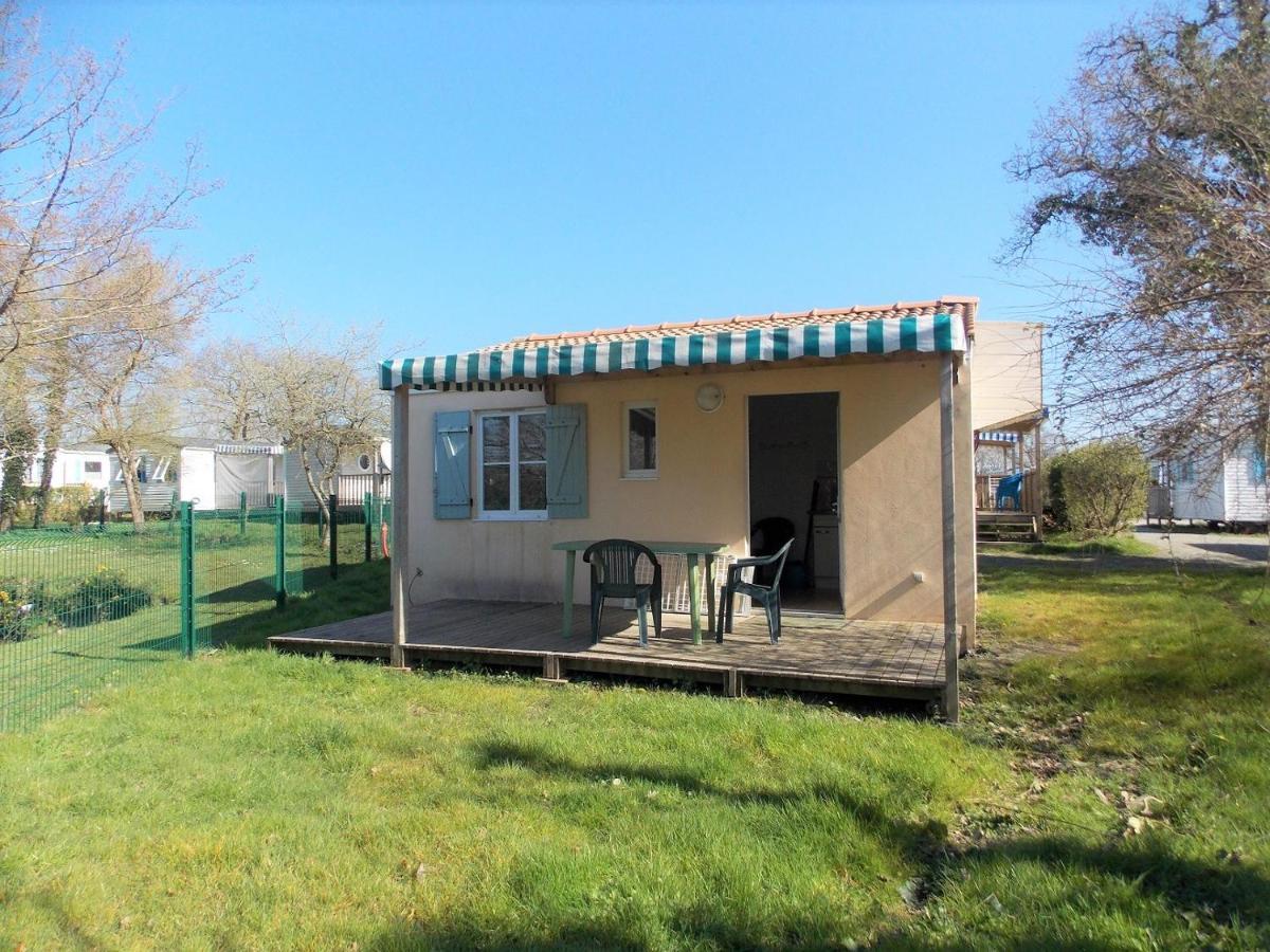 Camping Insolite Le Haut Village Saint-Michel-Chef-Chef Εξωτερικό φωτογραφία