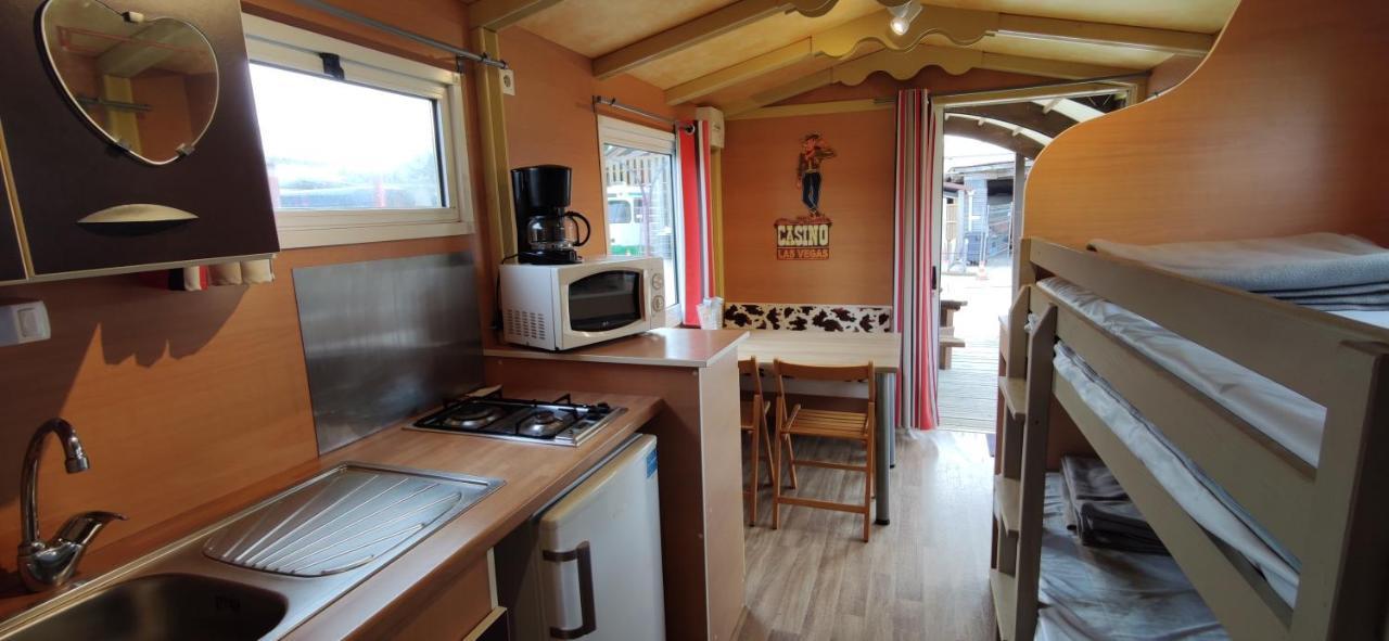 Camping Insolite Le Haut Village Saint-Michel-Chef-Chef Εξωτερικό φωτογραφία