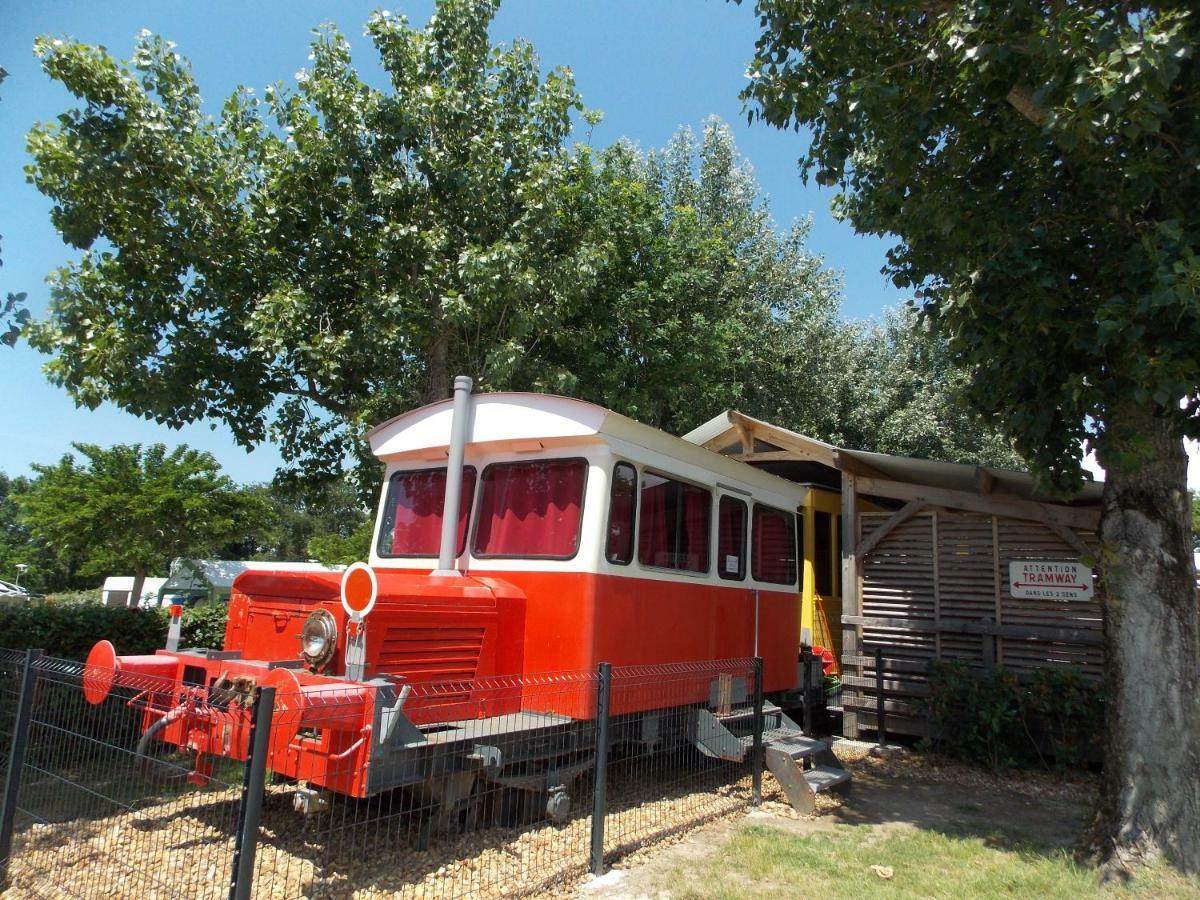 Camping Insolite Le Haut Village Saint-Michel-Chef-Chef Εξωτερικό φωτογραφία
