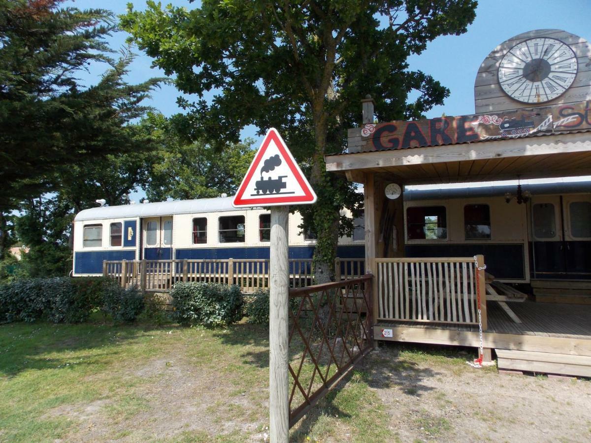 Camping Insolite Le Haut Village Saint-Michel-Chef-Chef Εξωτερικό φωτογραφία